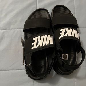 WOMEN'S NIKE TANJUN SPORT SANDALS
